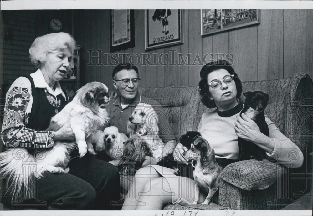 1973 Press Photo MR. Mrs Samuel Langdon Mrs. Charlotte Coryell Volunteer Dogs - Historic Images