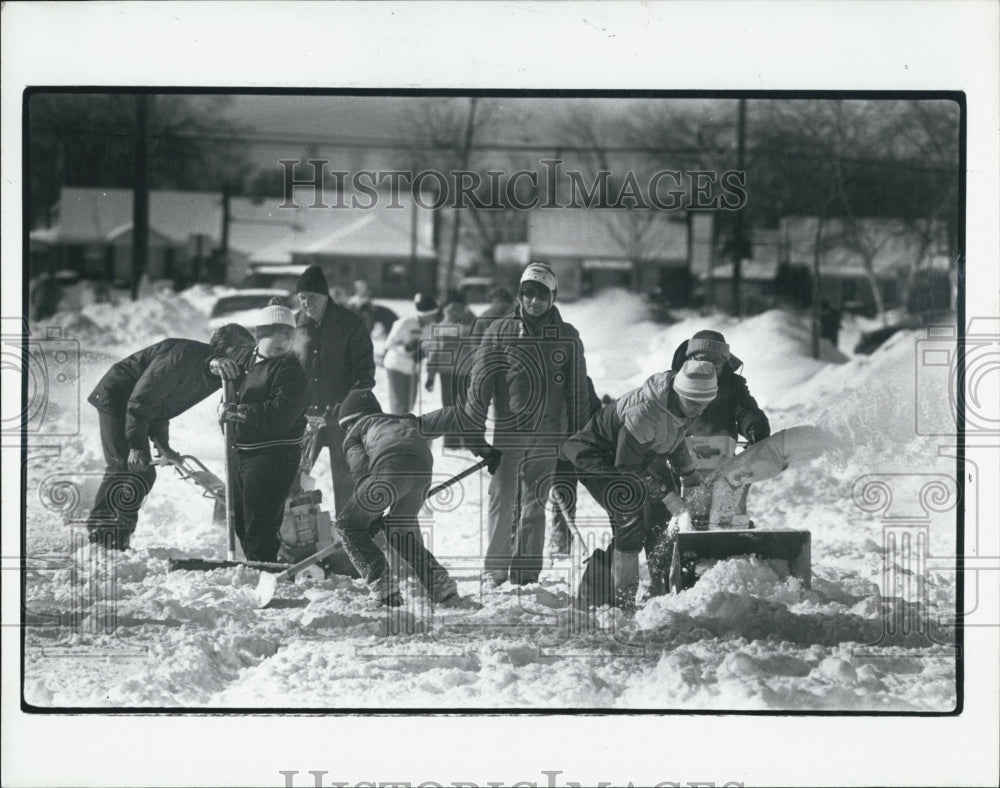 1982 Press Photo Detroit Block Snow Party In Rossin St North Of State Fair-Clear - Historic Images