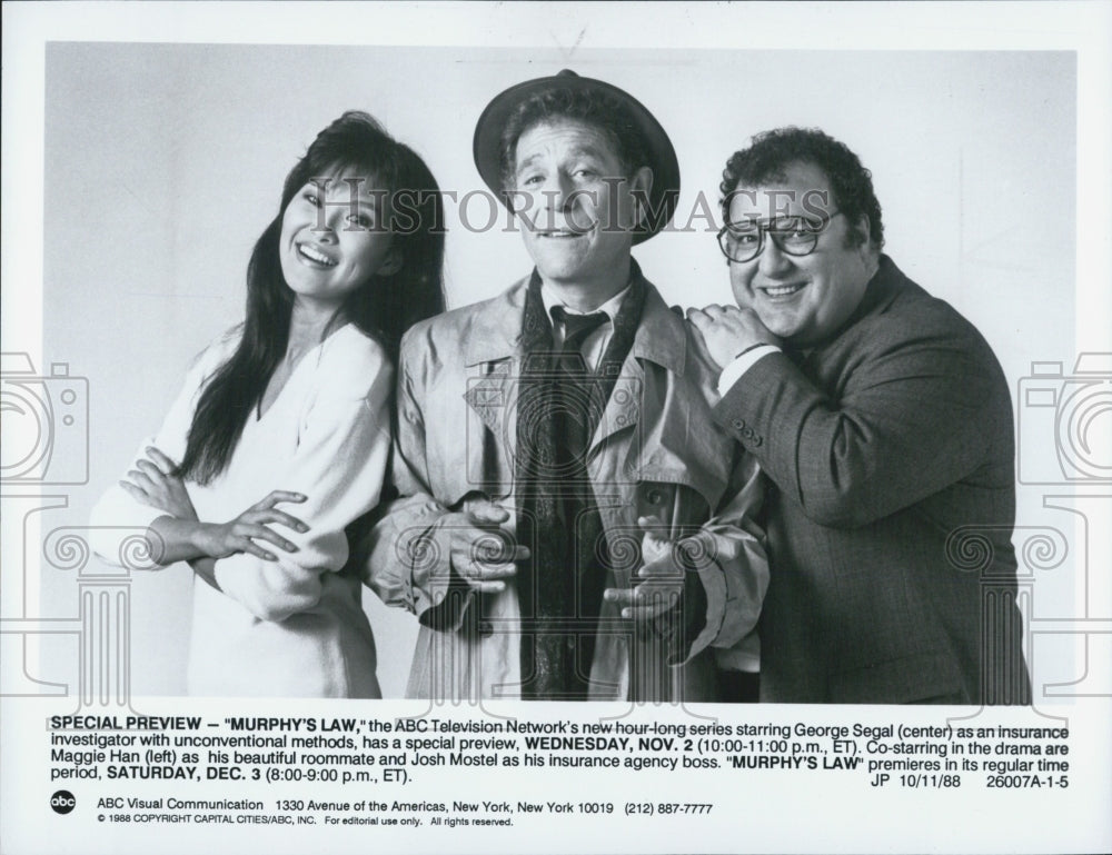 1988 Press Photo George Segal Is Insurance Investigator On Murphy&#39;s Law COPY - Historic Images