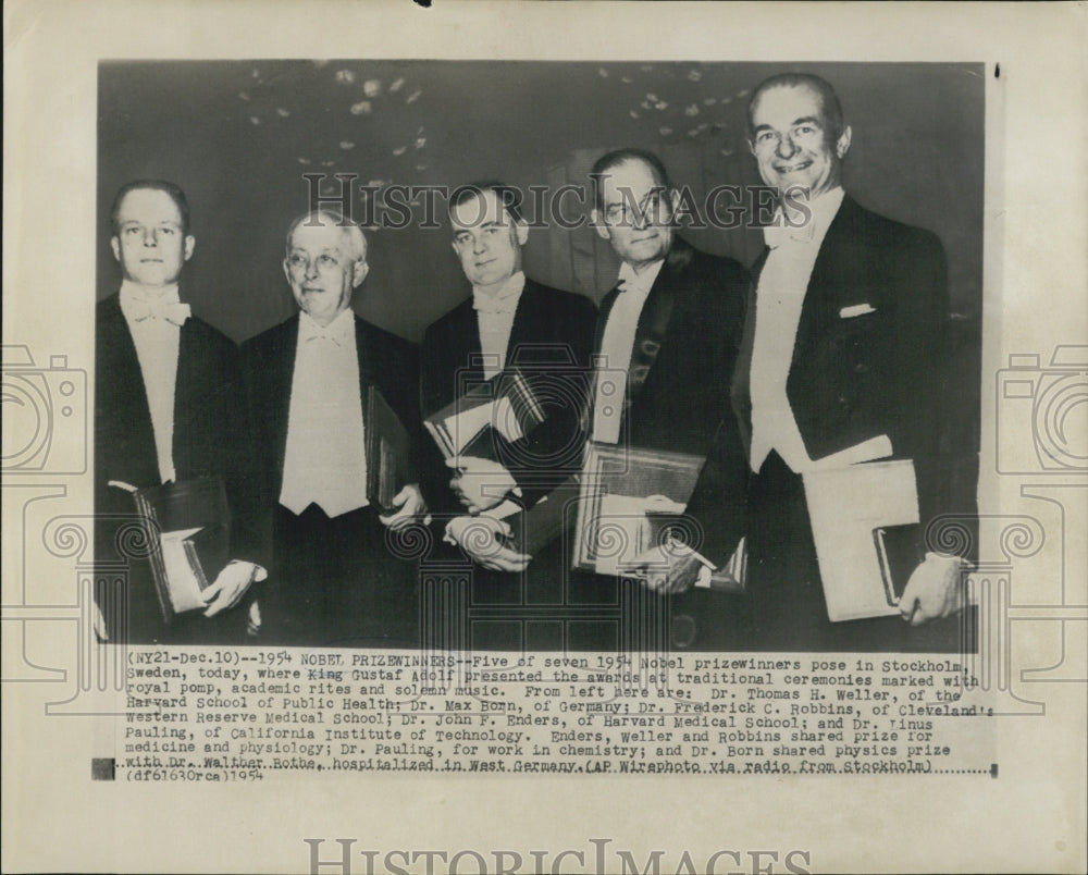 1954 Press Photo 5 of 7 Nobel Prize Winners Pose Where King Gustav Adolf Present - Historic Images