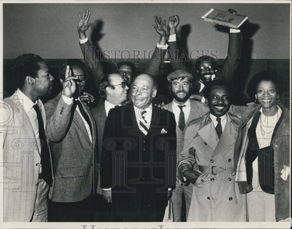 1981 Press Photo Defense Attorneys Victory Pontiac Trial - Historic Images