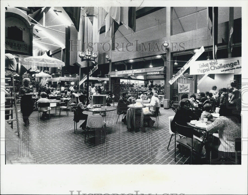 1981 Press Photo Real Estate tally Hall Deli Mall Michigan - Historic Images