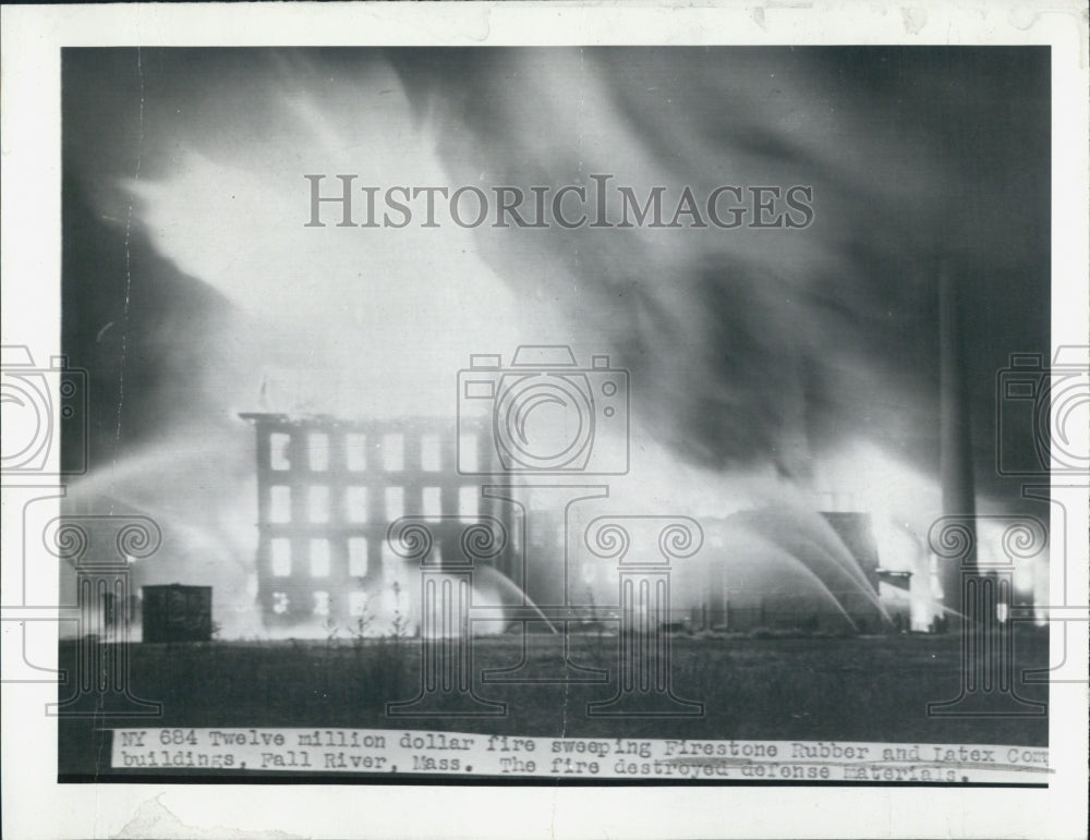 1941 Press Photo Fire at Firestone Rubber and Latex Com. Buildings - Historic Images