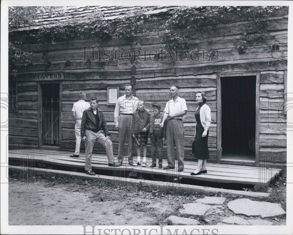 1958 Press Photo Outside New Salem Rutledge Tavern - RSG52047 - Historic Images