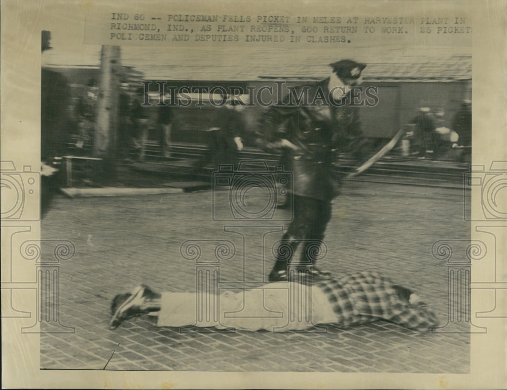 Press Photo Policeman Falls Picketer Harvester Plant Richmond Indiana - Historic Images