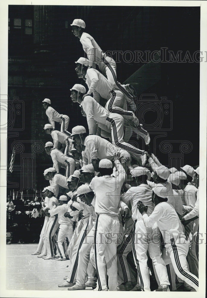 1981 Press Photo Nichiren Shoshu Buddhists build a pyramid at Dawn of Peace - Historic Images