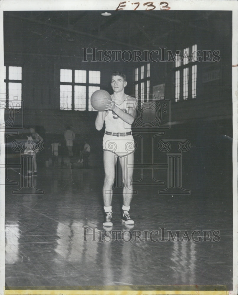 1950 Jack Penninger, basketball. - Historic Images