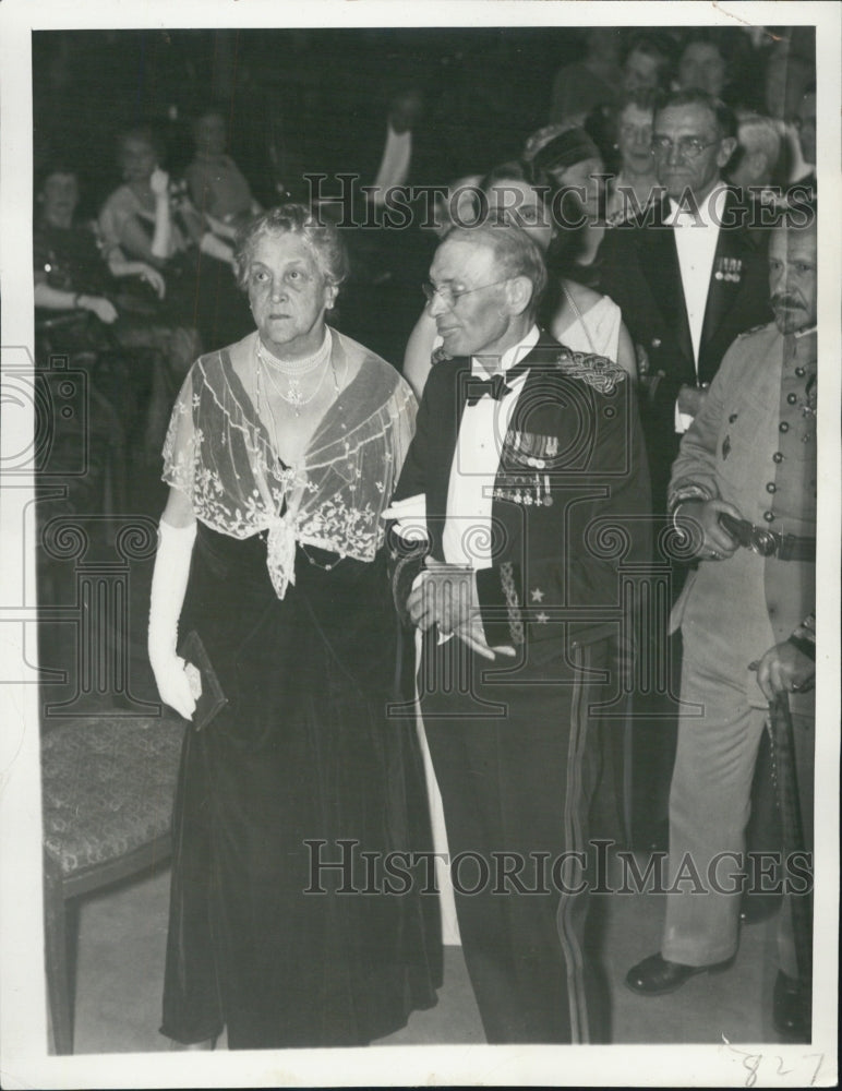 1933 FDR&#39;s Mother Escorted At Ball Mrs James Roosevelt - Historic Images