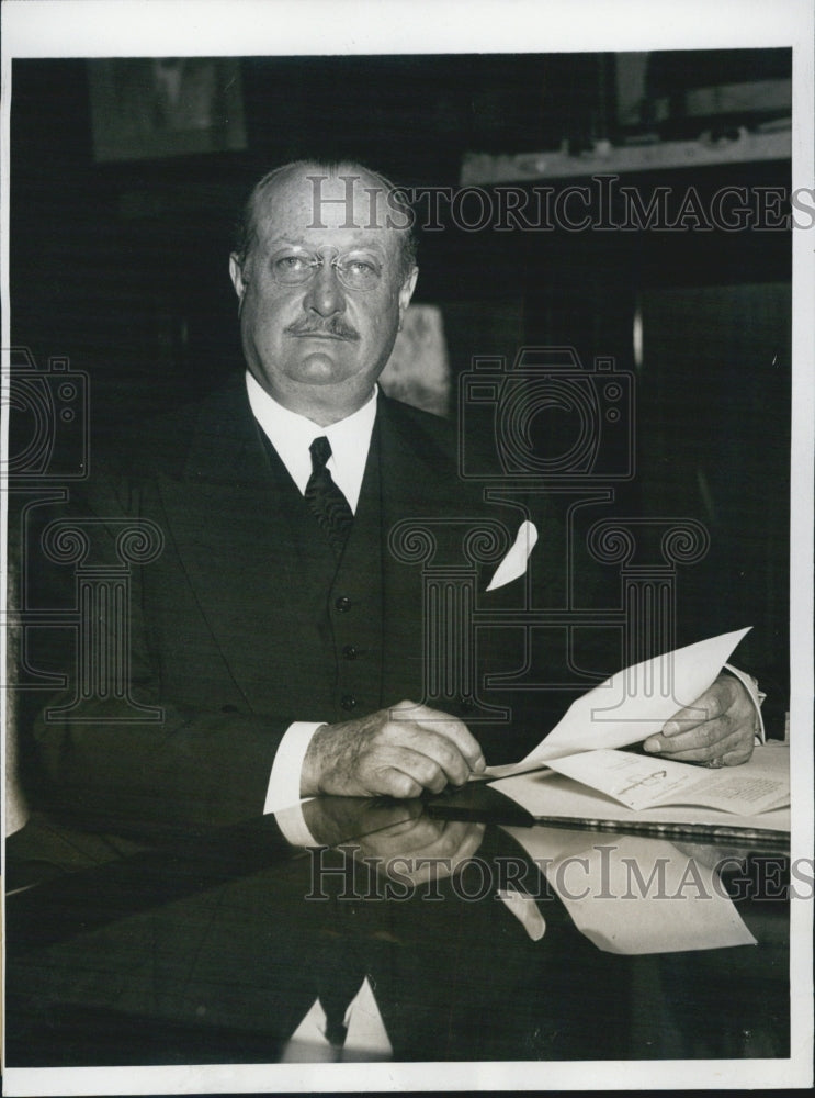 1933 Press Photo Henry Latrose Roosevelt Navy Secy At His Desk In DC-Sworn In - Historic Images