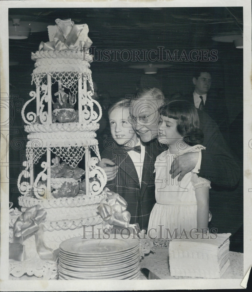 1952 Press Photo George Stark columnist - RSG52611 - Historic Images