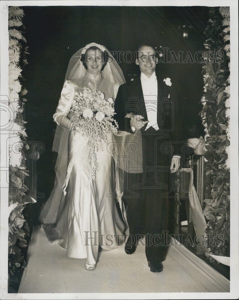 1937 of John and Edna Stevenson on their wedding day - Historic Images