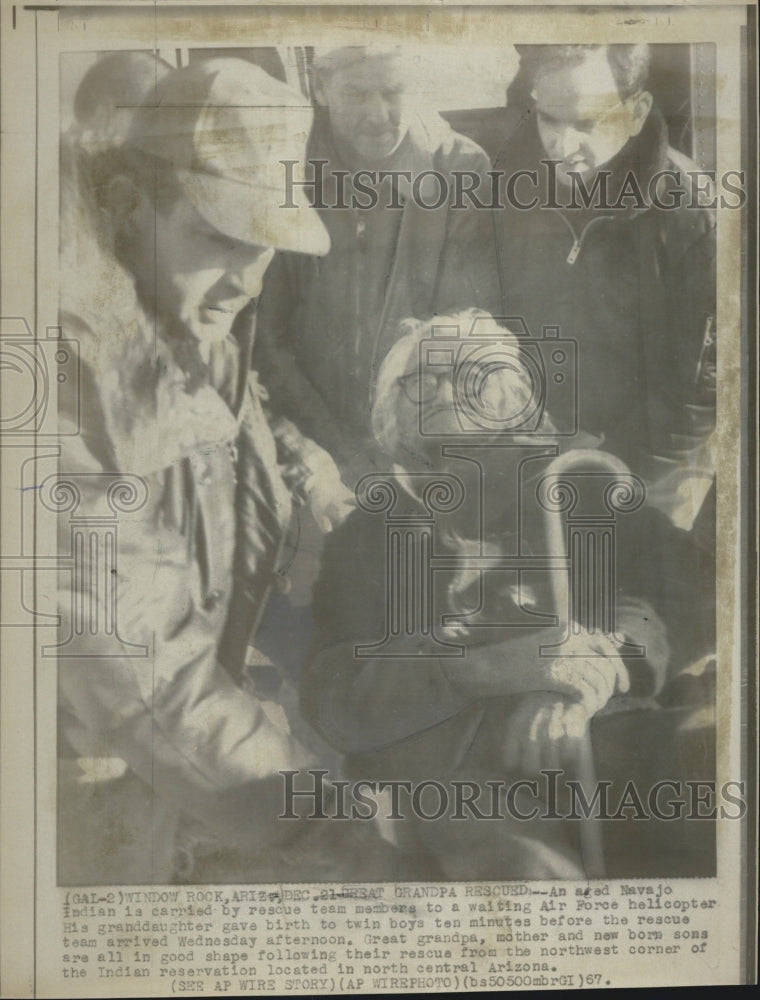 1967 Press Photo Navajo Indian family rescued by Air Force. - Historic Images