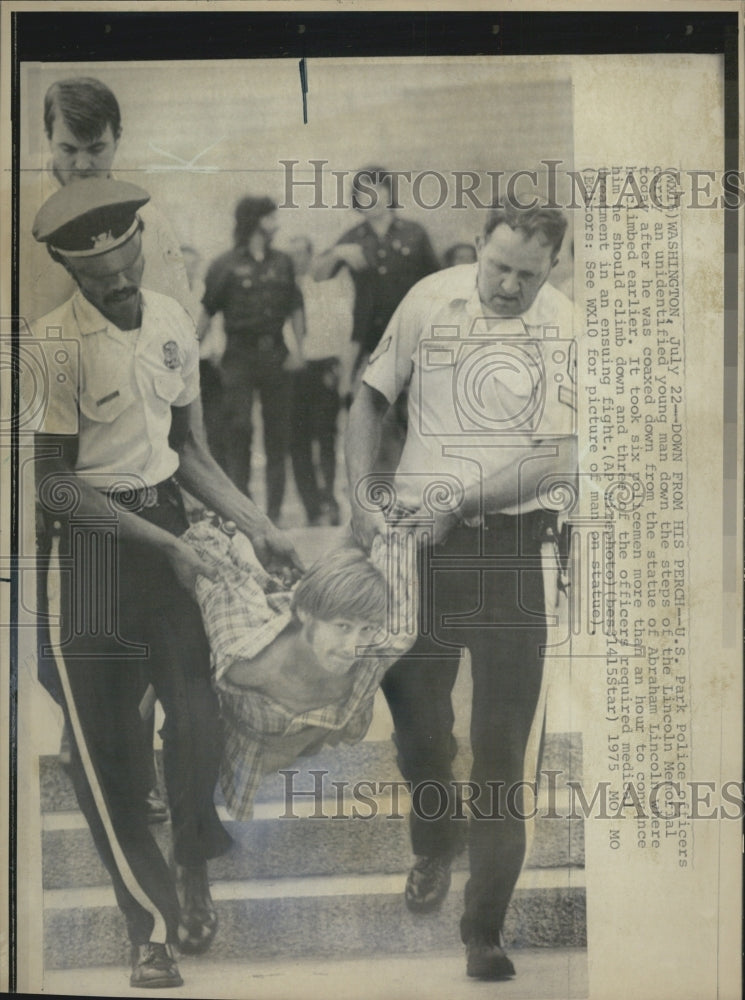 1975 Robert Wise, 18, Arrested for Climbing on Lincoln Memorial - Historic Images