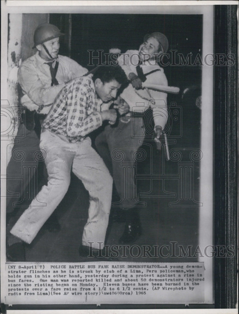 1965 Press Photo Police battle demonstators in Peru. - Historic Images