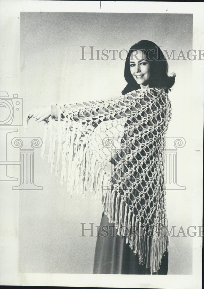 1975 Press Photo Crocheted Shawls Favorite Fashion Look - Historic Images