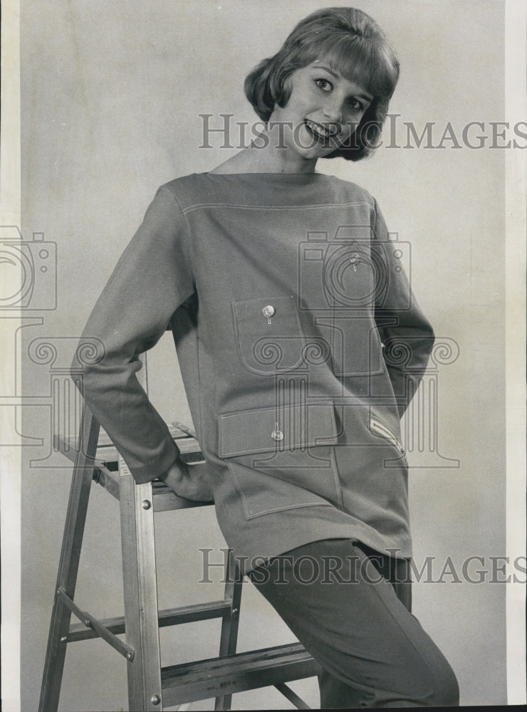 1962 Sweat Shirt Becomes Fashion - Historic Images