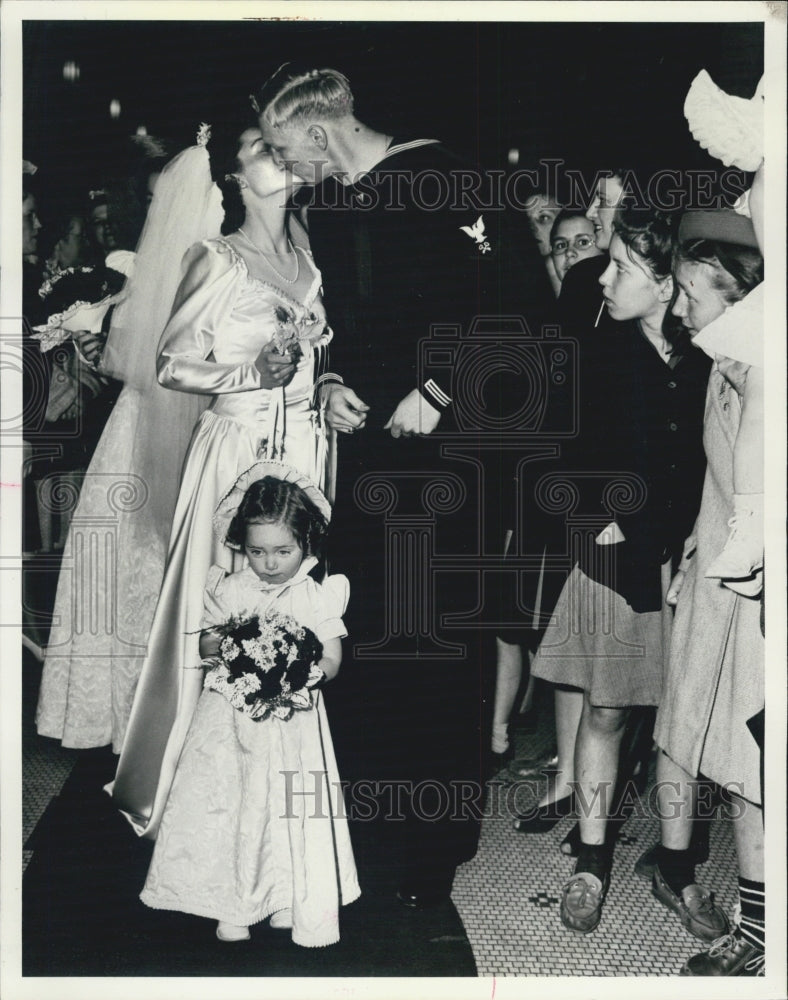 1942 Sharon Conlin, 2, &amp; Lucille Chicalne &amp; Joseph Gresik wedding. - Historic Images