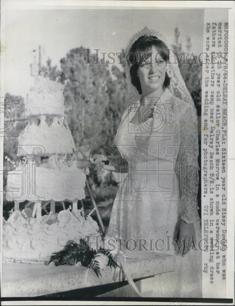 1964 Press Photo Sissy Davson wed Charles Morrow in a nude ceremony. - Historic Images