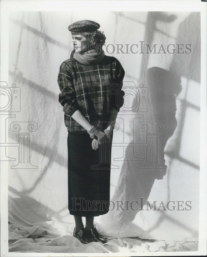 1985 Press Photo Womens Fashion style Sweater - Historic Images