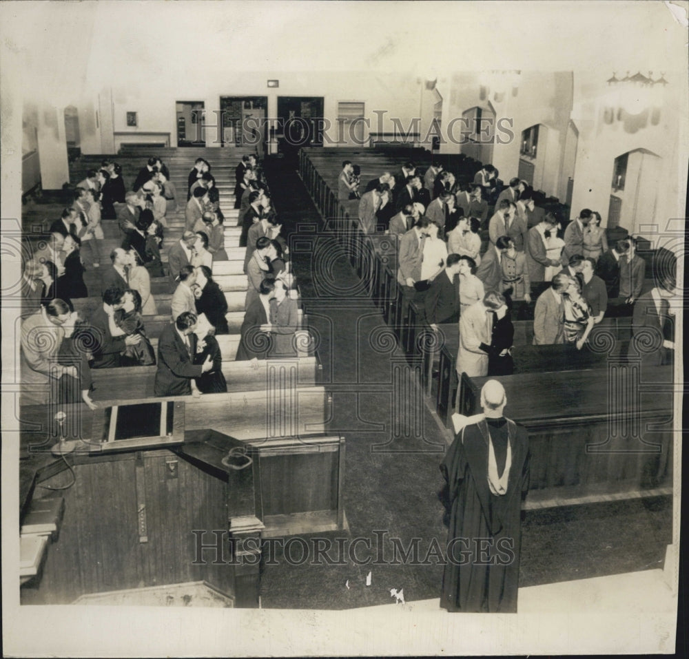 1951 of 55 couples getting remarried by Rev. Morris Robinson - Historic Images