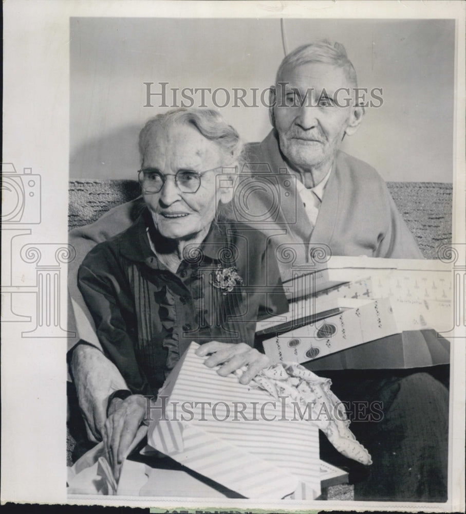 1961 of Mr. and Mrs. Rufus Embry celebrating their 72nd anniversary - Historic Images