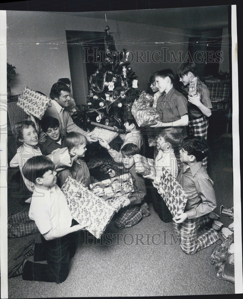 1976 Press Photo Maryville Academy Christmas Party - Historic Images