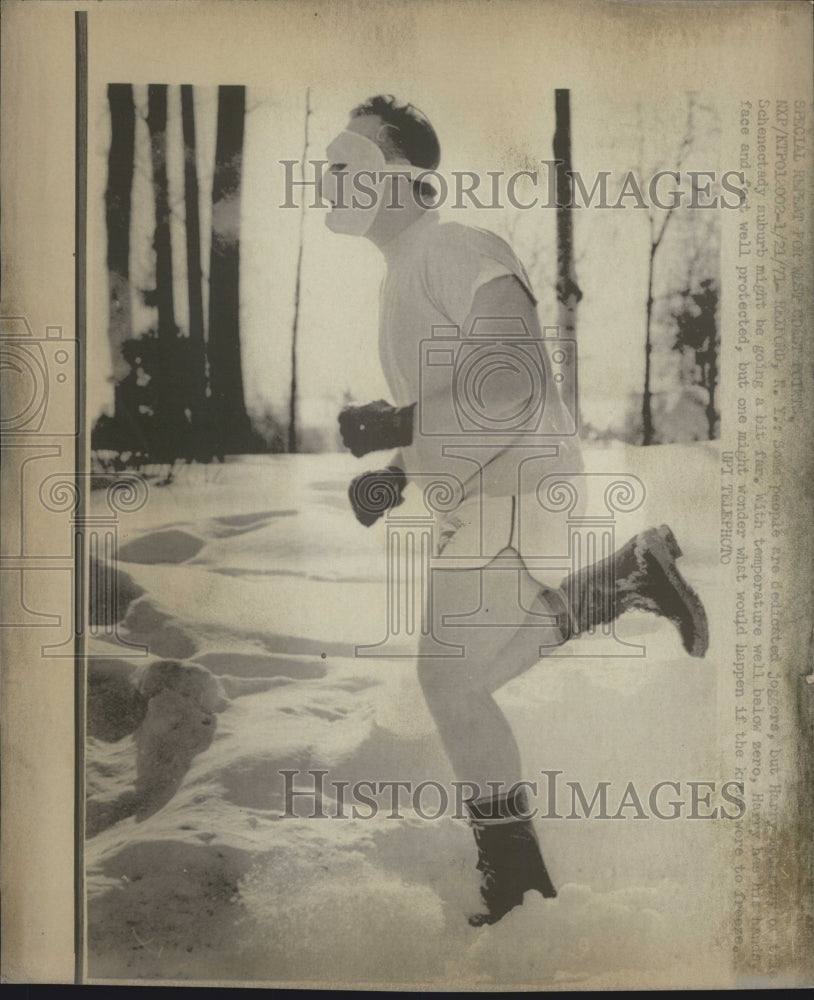 1971 Jogging in the Snow - Historic Images