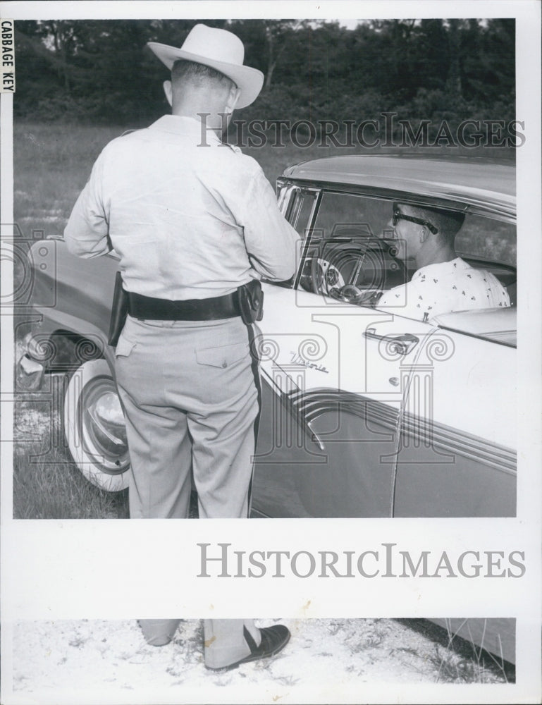 Press Photo Rib Police Stop - Historic Images