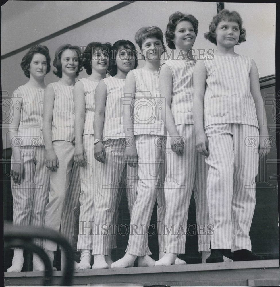 1963 Press Photo Leisure Wear Models - Historic Images