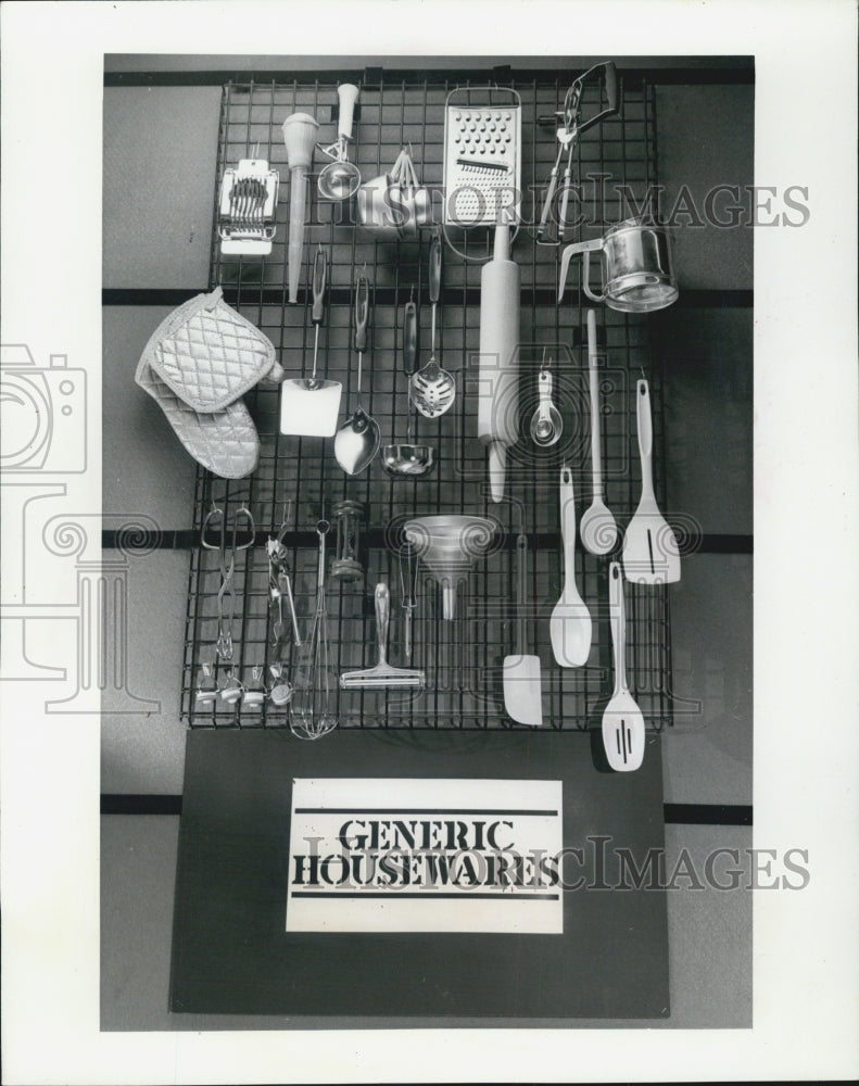 1982 Press Photo Kitchen Utensils - Historic Images