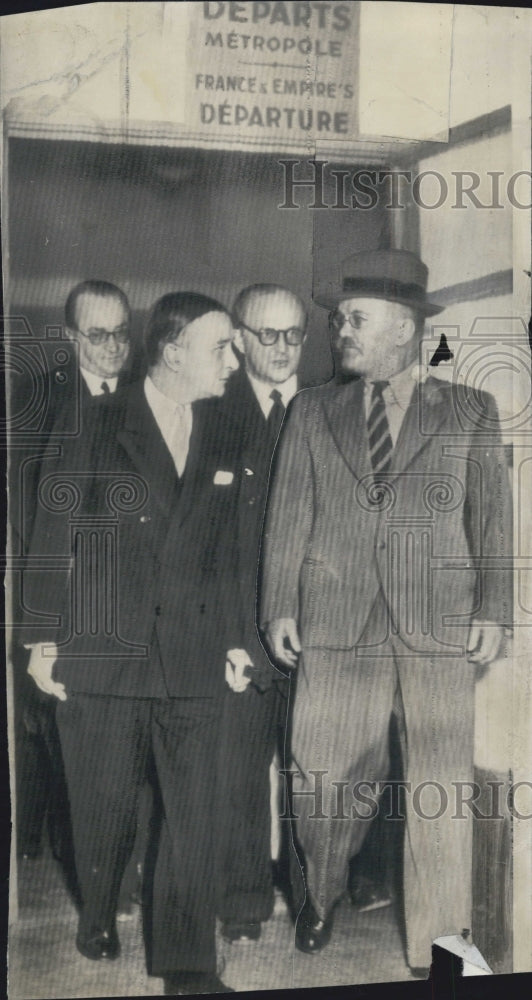 1947 Press Photo Soviet Foreign Minister Molotov leaves airport. - Historic Images