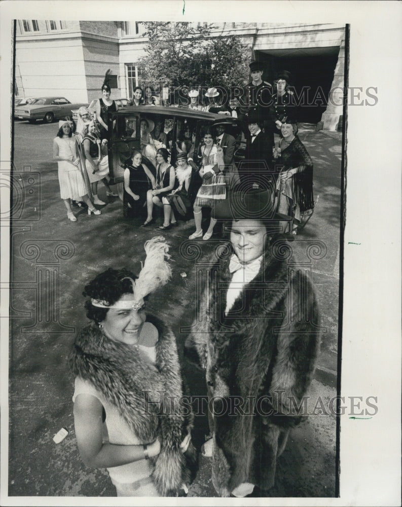 1975 Lisa Tyler and Doug Blanchard student relive Roaring Twenties - Historic Images