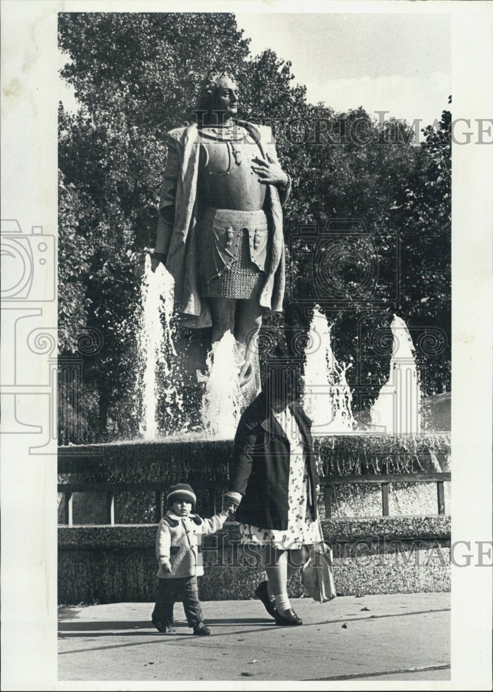 1980 Press Photo Christopher Columbus Statue in Arrigo Park, Chicago Illinois. - Historic Images