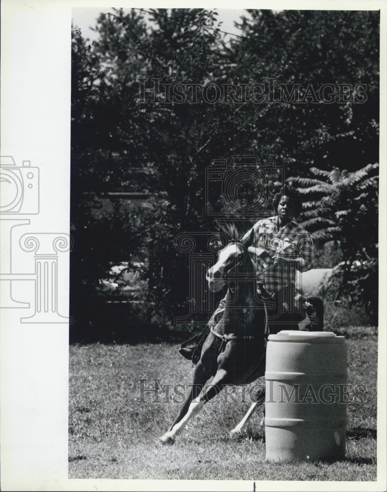 1985 Press Photo Glenda Fleming Horse Rider - Historic Images