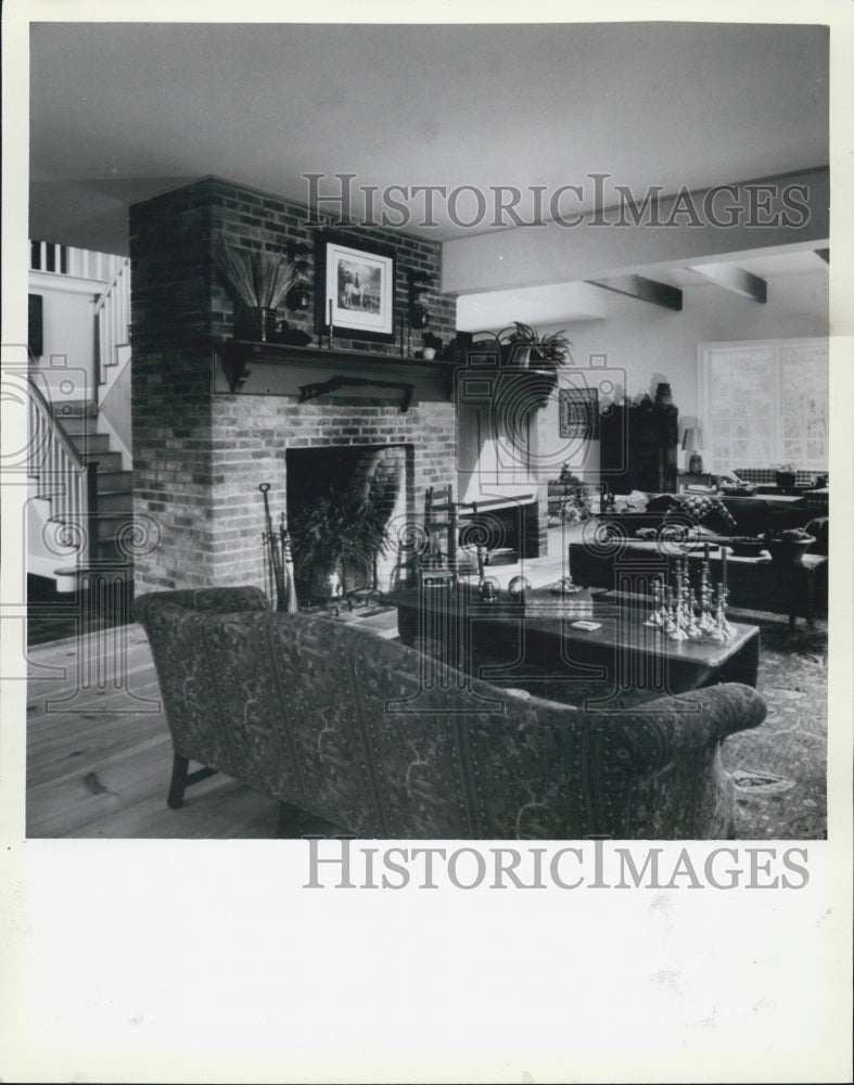 1983 Press Photo Living Room Centered Around Brick Fireplace Interior Design - Historic Images