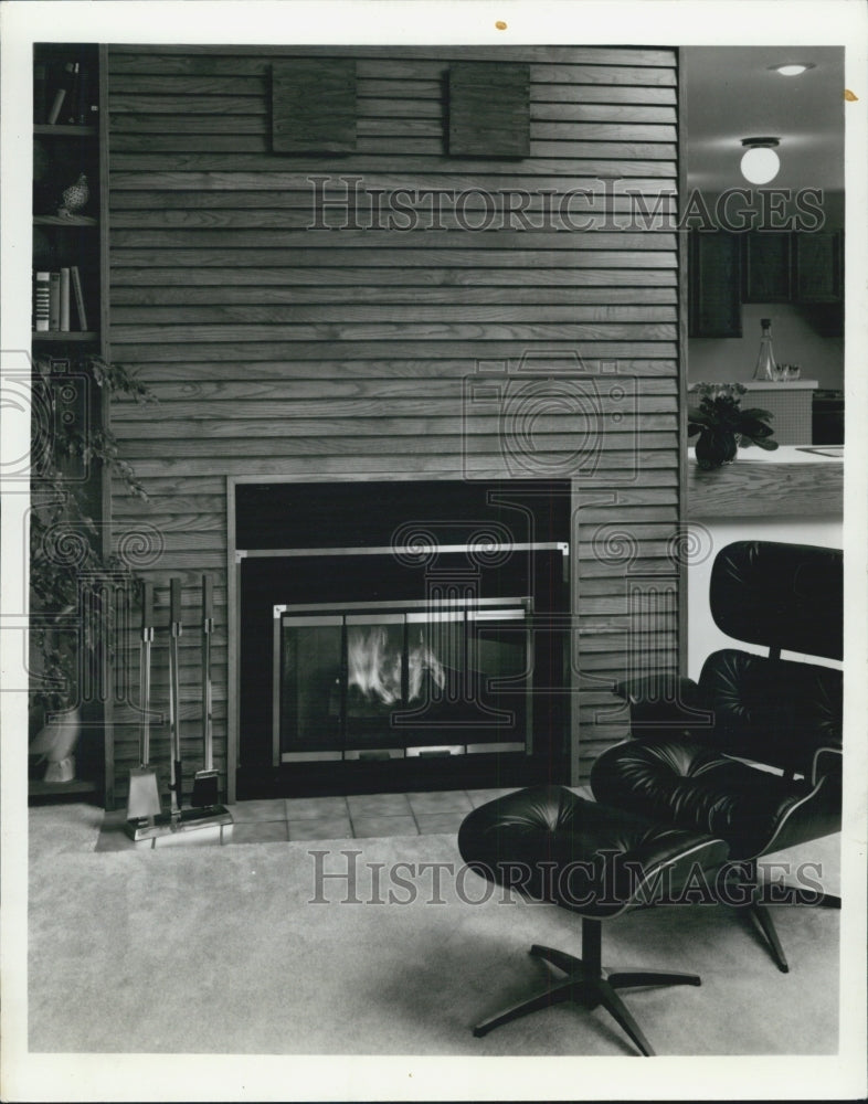 1983 Press Photo Prefabricated Fireplace In Living Room - Historic Images