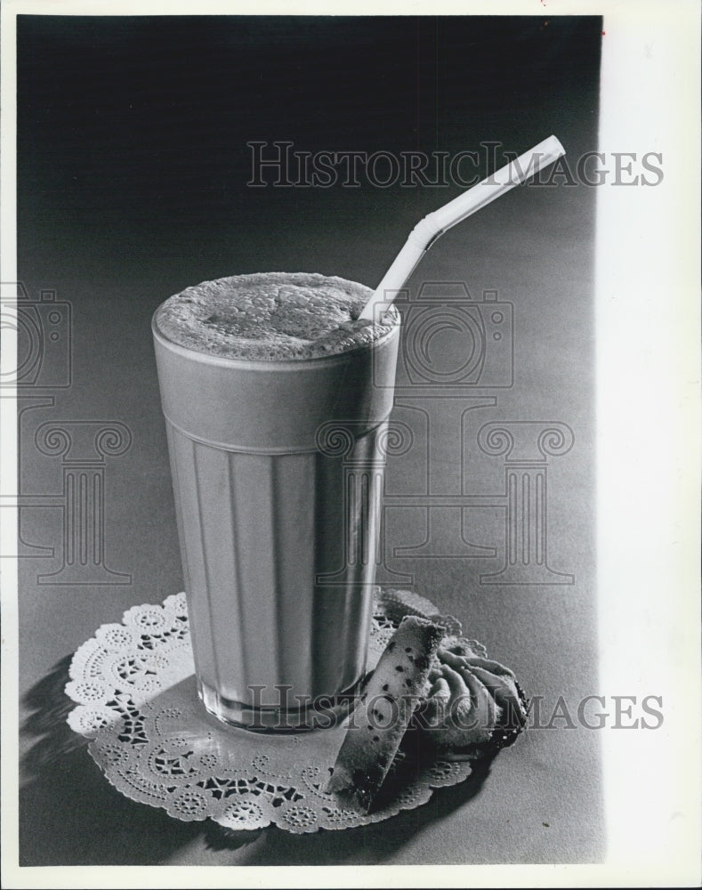 1987 Press Photo Americans Love Thick Chocolate Shake With Or Without Malt - Historic Images