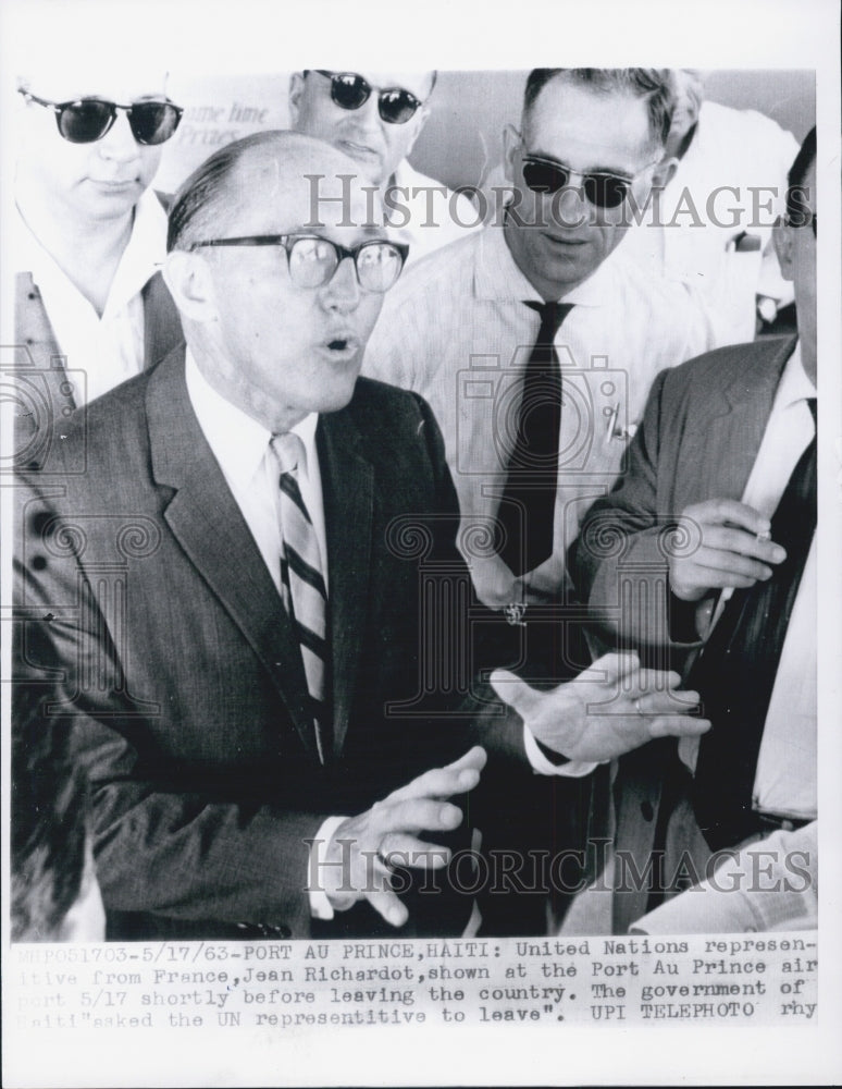 Press Photo United Nations representative Jean Richardot leaving Haiti - Historic Images