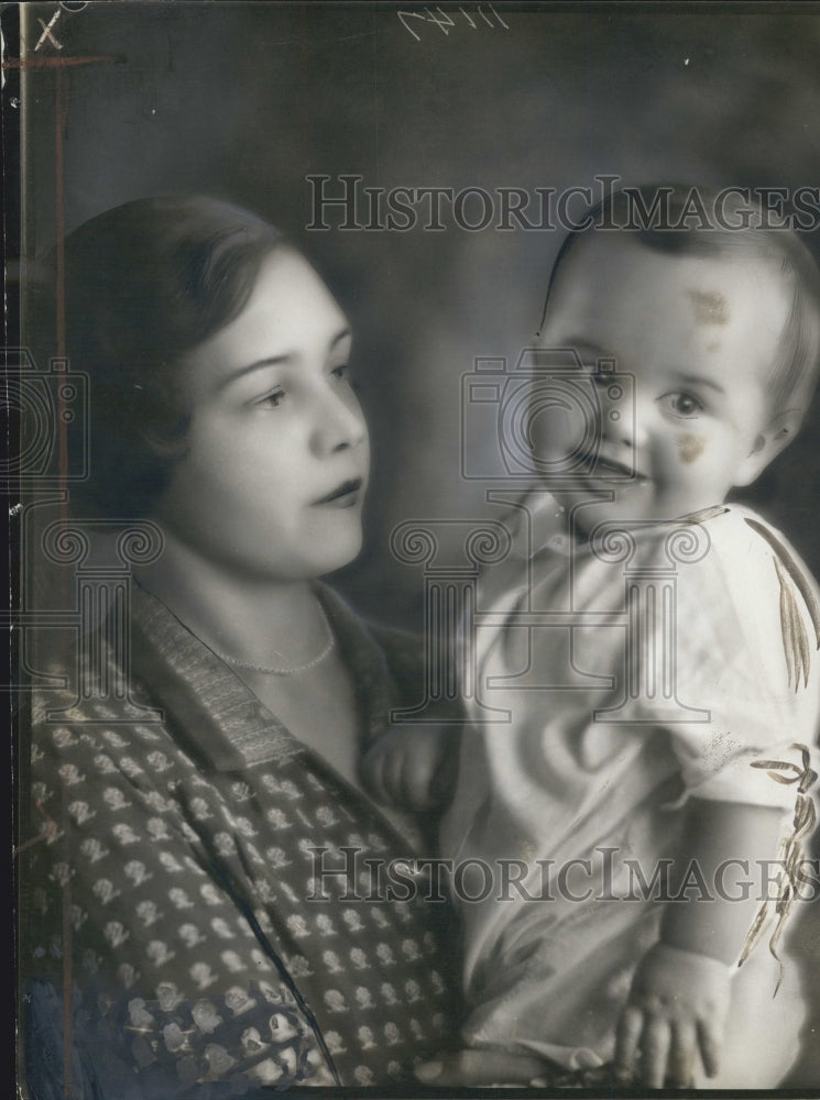 1928 Press Photo Mrs. Frederic E. Booth and her son of Birmingham - Historic Images