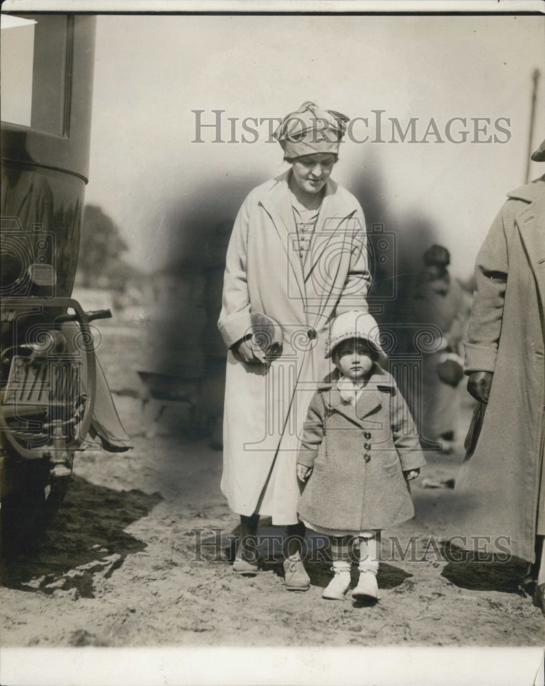 1925 Press Photo Pictured is Mrs. Warren S. Booth. - RSG54591 - Historic Images