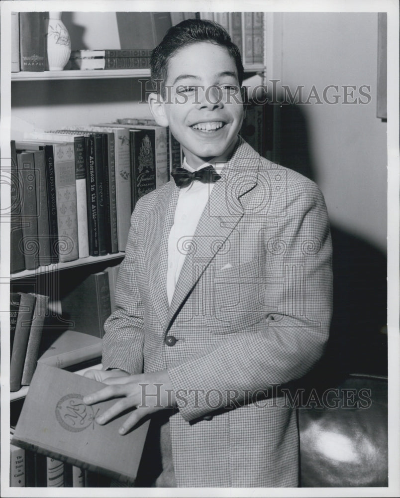 1954 Press Photo Raymond Sokolov , journalist - RSG54621 - Historic Images