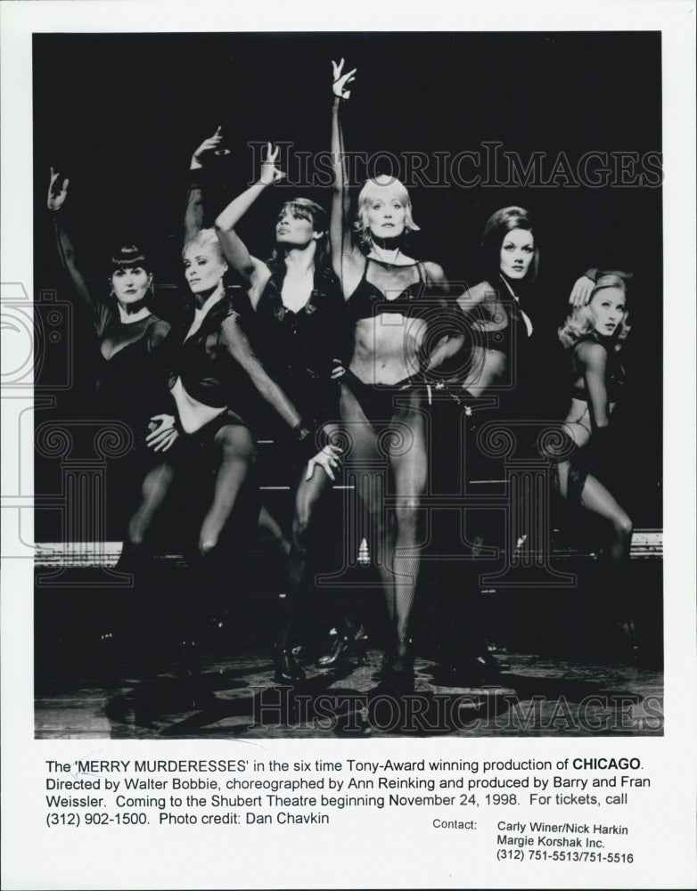 1998 Press Photo The Merry Murderesses Perform In the Play Chicago - Historic Images