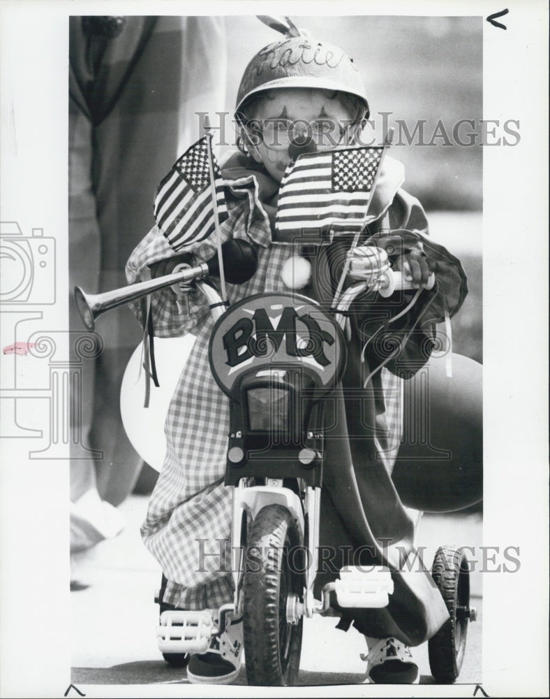 1985 Press Photo Child on Bike - Historic Images