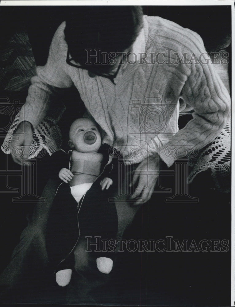 1980 Press Photo Tyler Thorpe crib syndrome baby - Historic Images