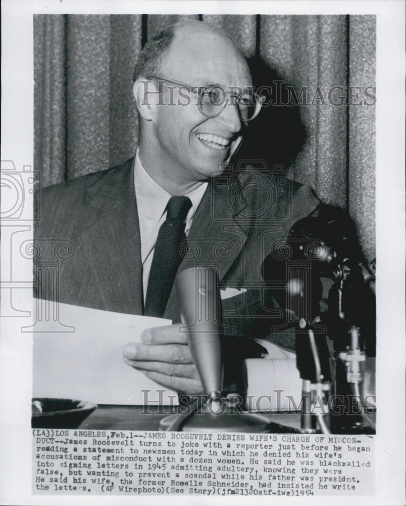 1954 James Roosevelt Reading Statement To Newsmen - Historic Images