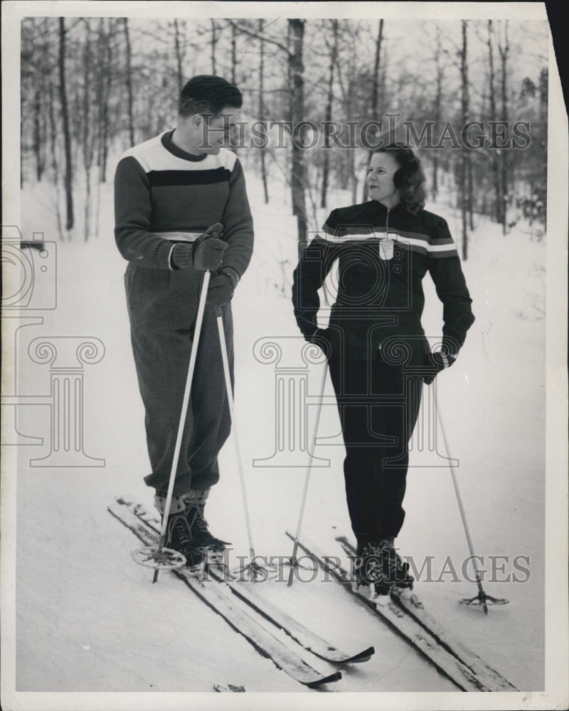 1949 Gov. Gerhard M. Williams Skiing - Historic Images