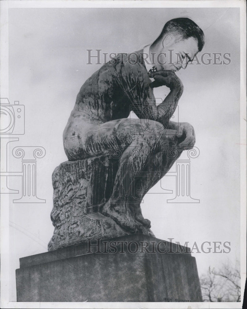 1959 G Williams/Statue - Historic Images