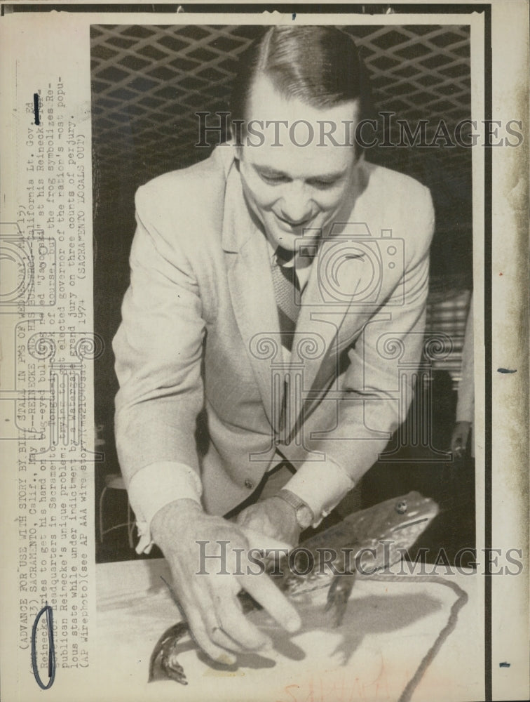 1974 California Lt. Gov. Ed Reinecke and frog in his campaign office - Historic Images