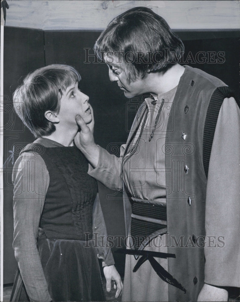 1956 Press Photo Julie Harris And Edward Bians In Scene From &quot;The Lark&quot; - Historic Images