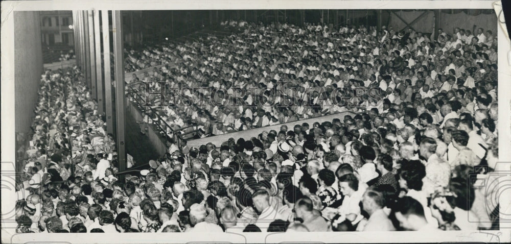 1949 Crows attention religious service St. petersburg - Historic Images